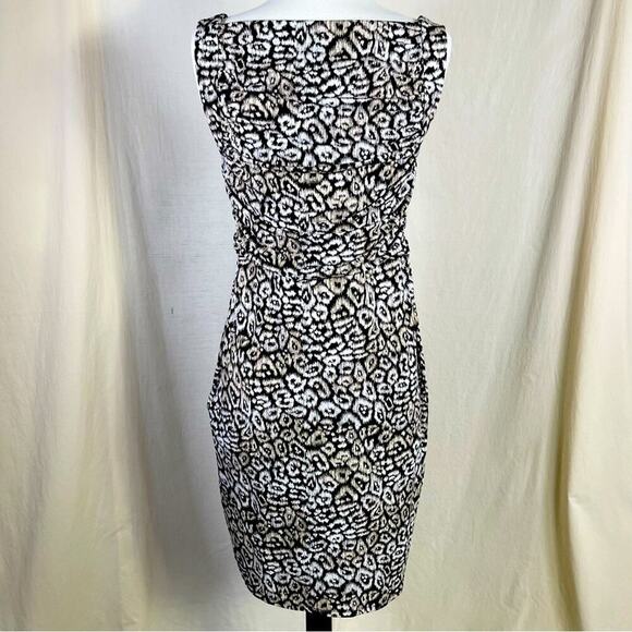 ANN TAYLOR ~ Beautiful Animal Print Dress with Ruching Detail ~ Size 10 - Picture 4 of 6